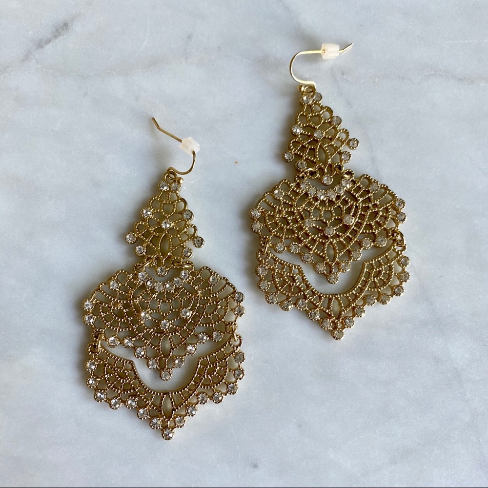 EUC Gold Lacy Crystal Chandelier Drop Earrings